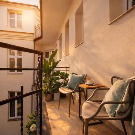公寓 Old Town Love Ac Wifi Smart Tv King Size Bed Parking Balcony Elevator