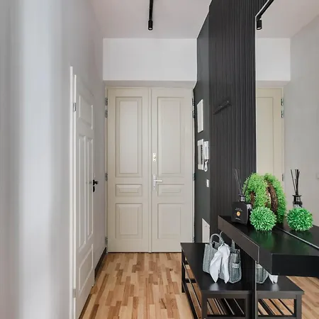 Lägenhet Old Town With Balcony Ac Wifi Smart Tv King Size Bed Parking *